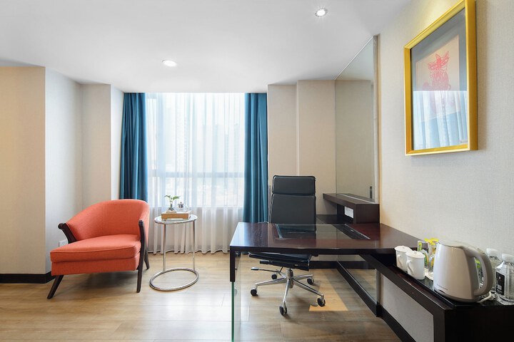 Room 27 of 71