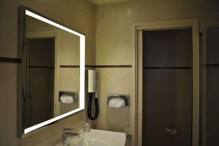Room 67 of 80