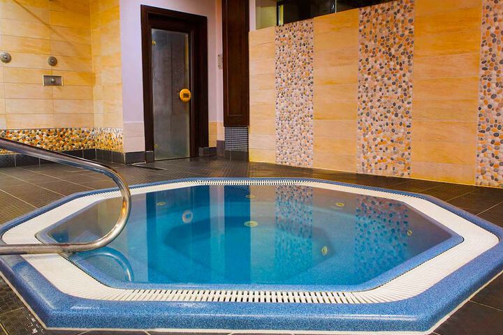 Pools & Facilities