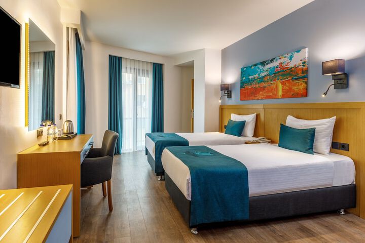 Room 3 of 37
