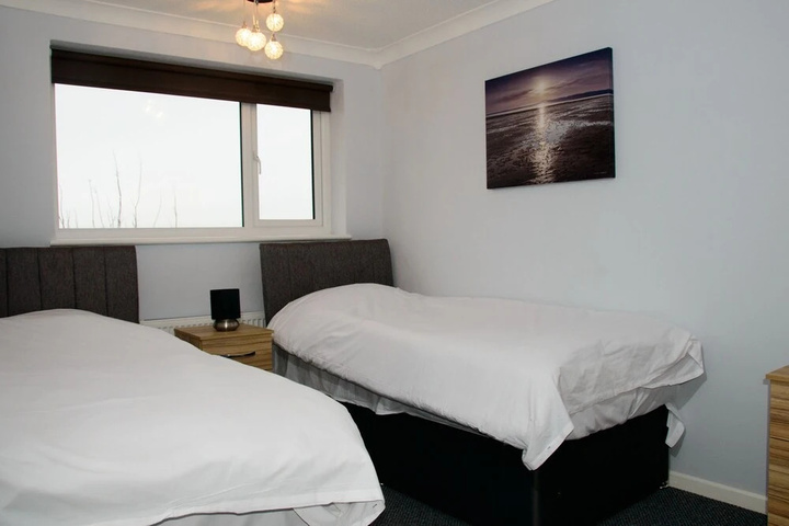 Room 2 of 10