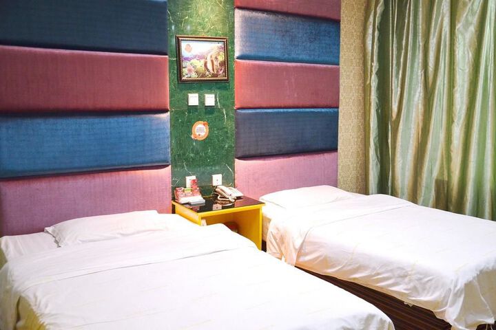 Room 6 of 13