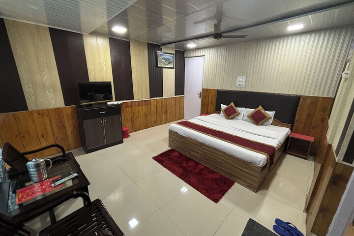 Room 32 of 57