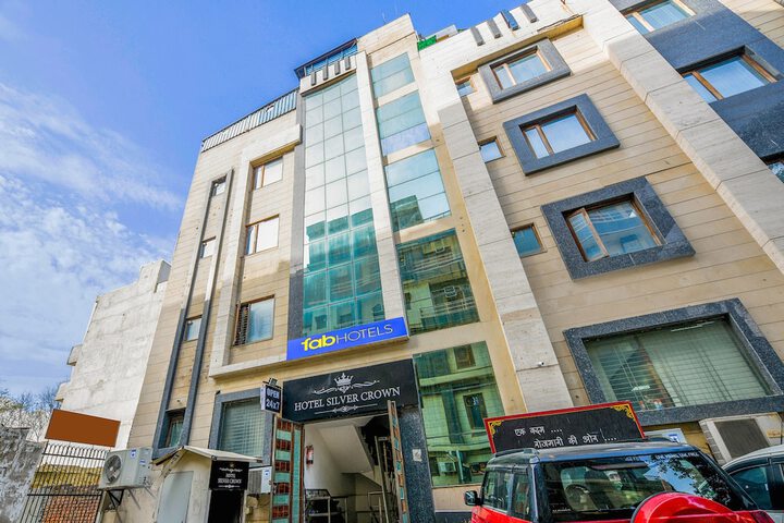 Fabhotel Silver Crown I