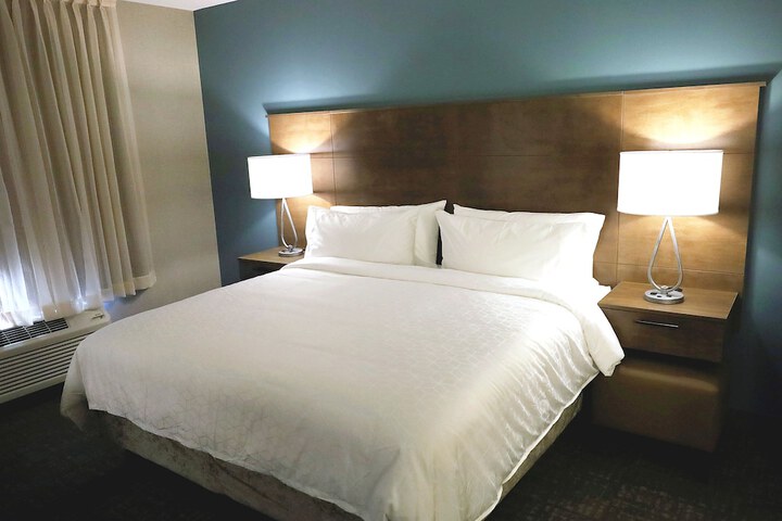 2 Queen 1 Bedroom Suite Mobility Accessible Roll Shower (6 of 29)
