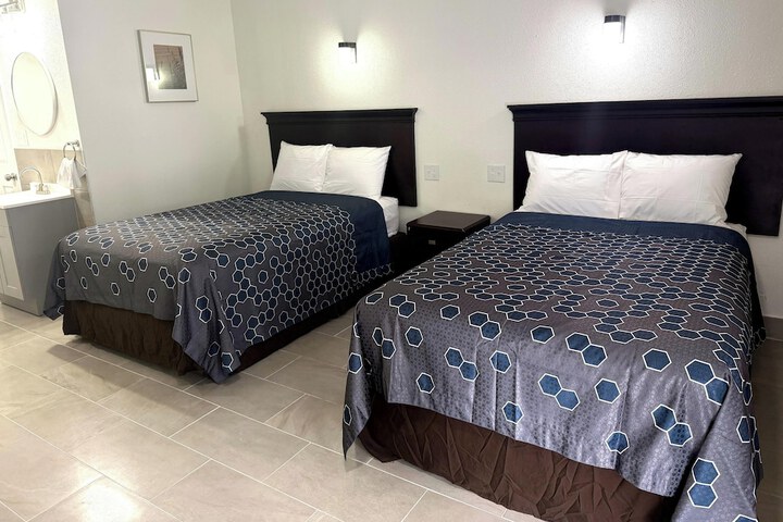 Room 9 of 20