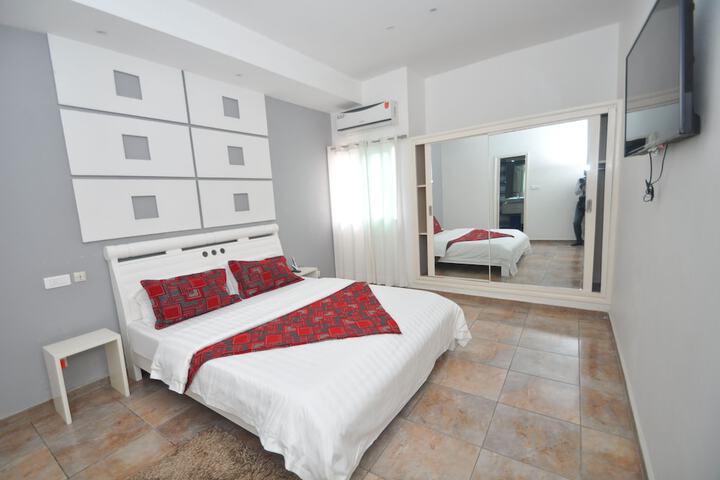Room 10 of 30