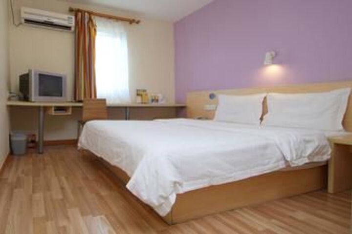 Room 17 of 24