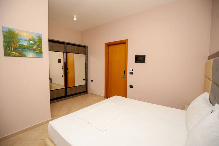 Room 33 of 218