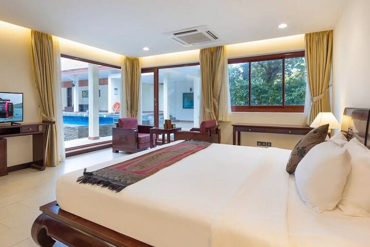 Room 15 of 153