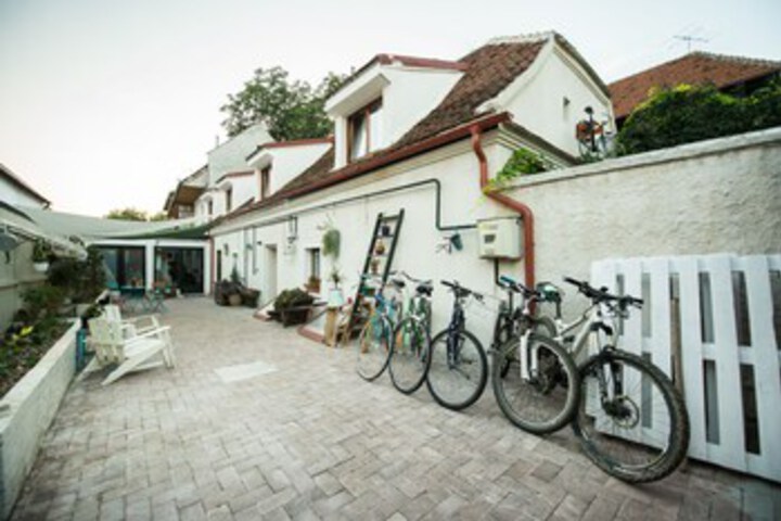 BIKE HOUSE