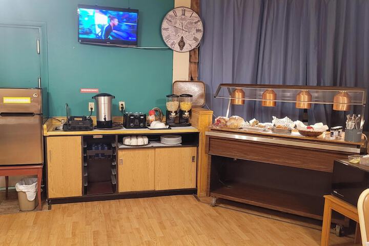 Breakfast/Coffee Service 20 of 26