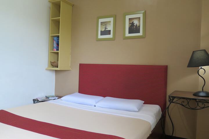 Room 6 of 25