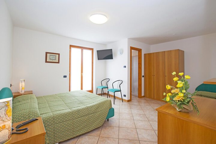 Room 4 of 26