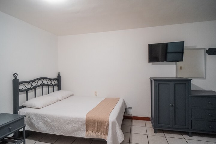 Room 8 of 38