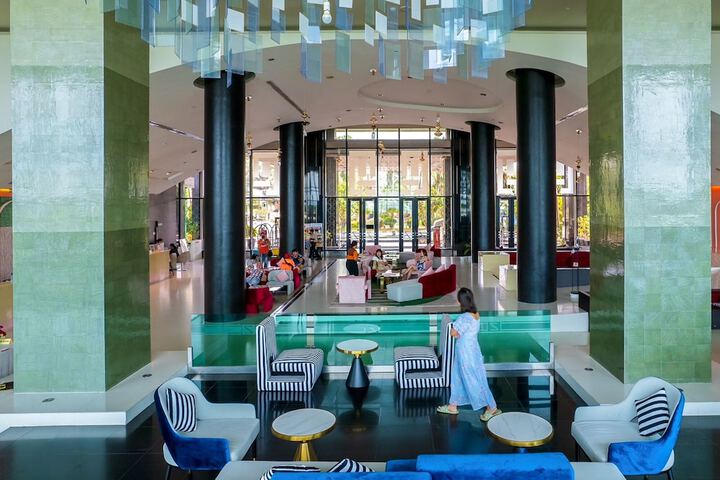 Entrance & Lobby