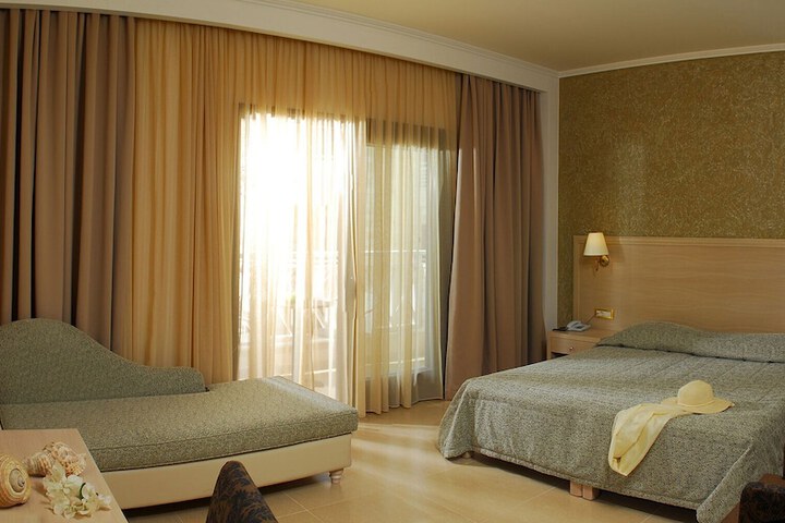 Room 8 of 87