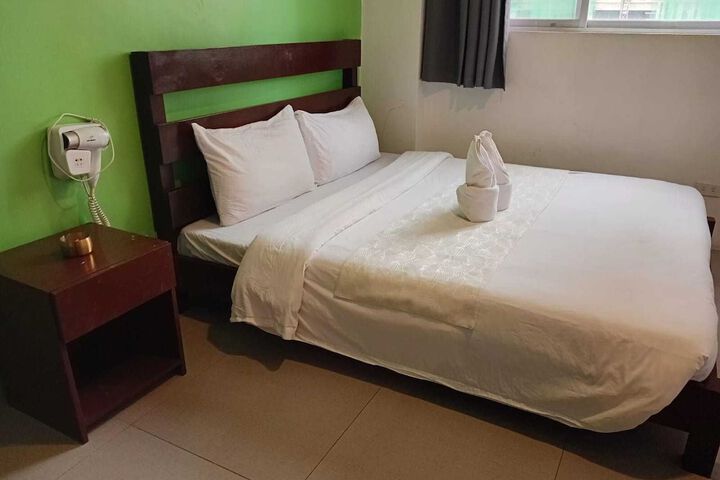 Room 9 of 23