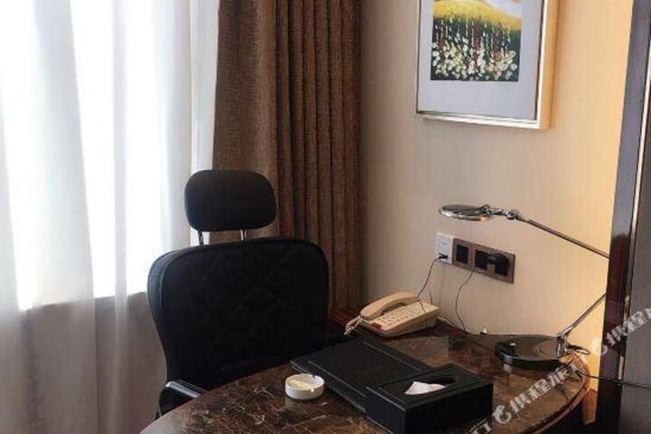 Desheng Hotel