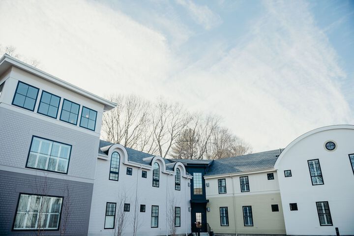 Hotel Exterior 84 of 92