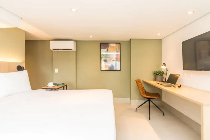 Room 25 of 156