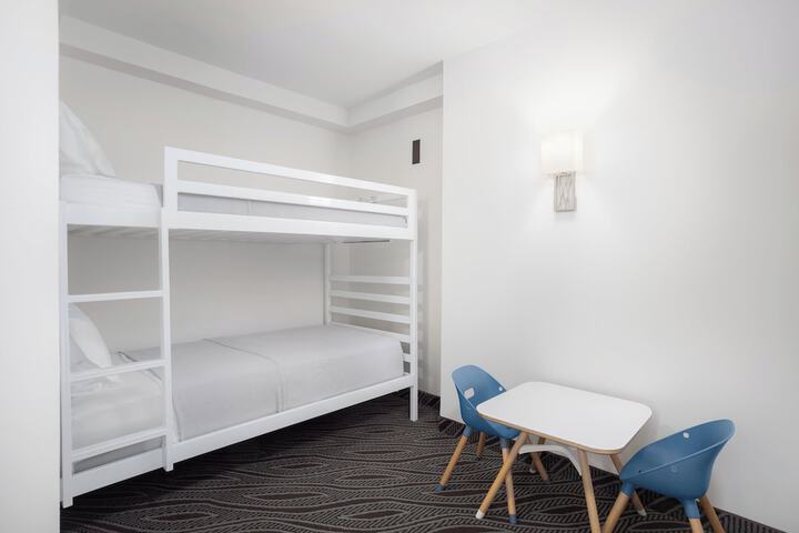 Room 14 of 100