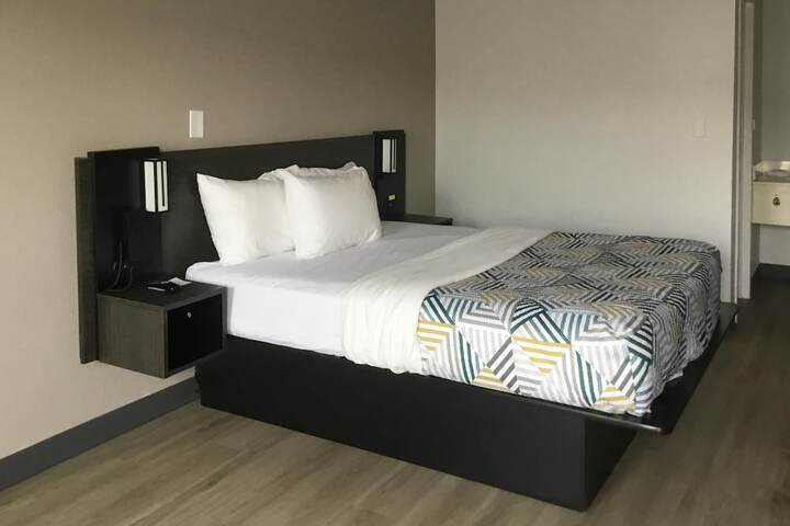 Room 9 of 27