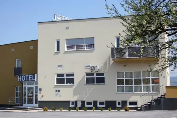HOTEL TINA