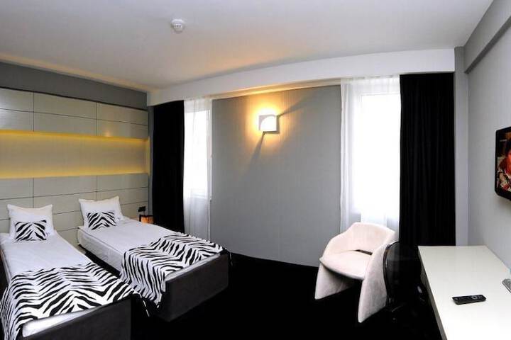 Room 10 of 49