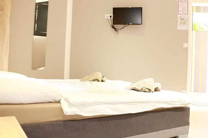 Room 14 of 36
