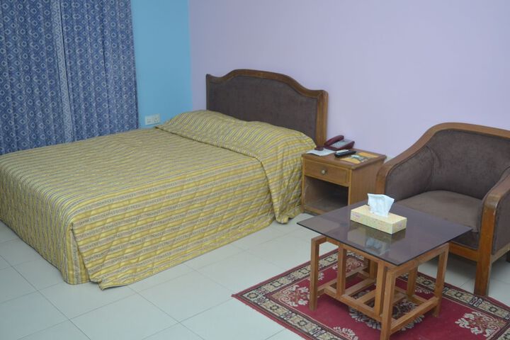 Room 16 of 38