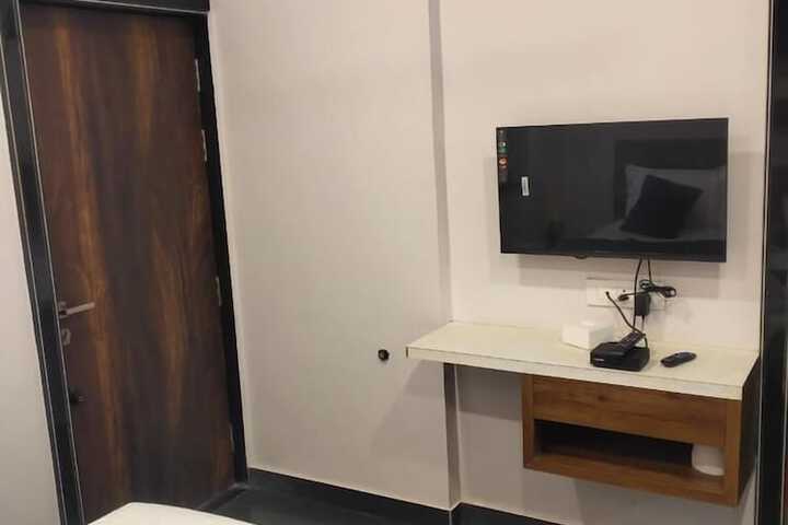 Room 6 of 44