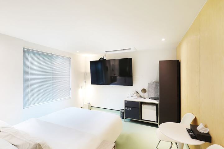 Room 17 of 40