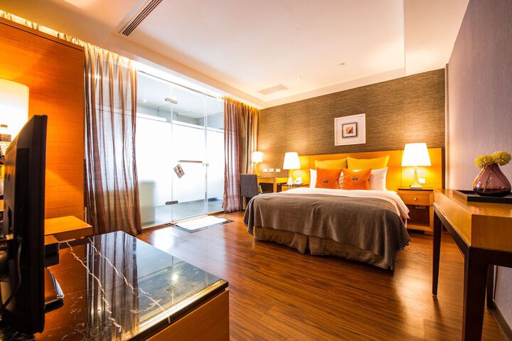 Room 10 of 37