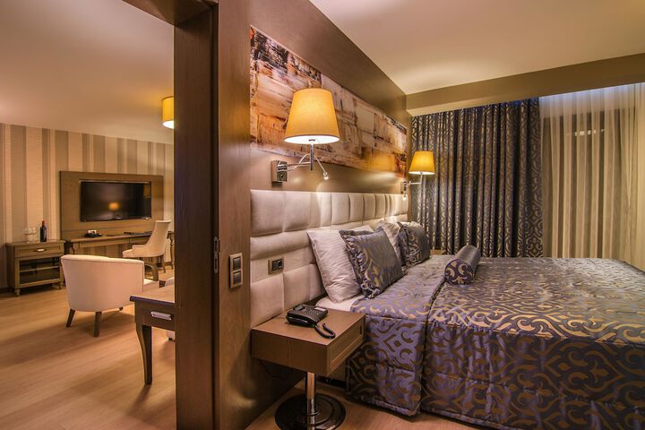 Room 21 of 94