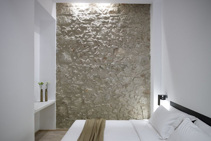 Room 6 of 71