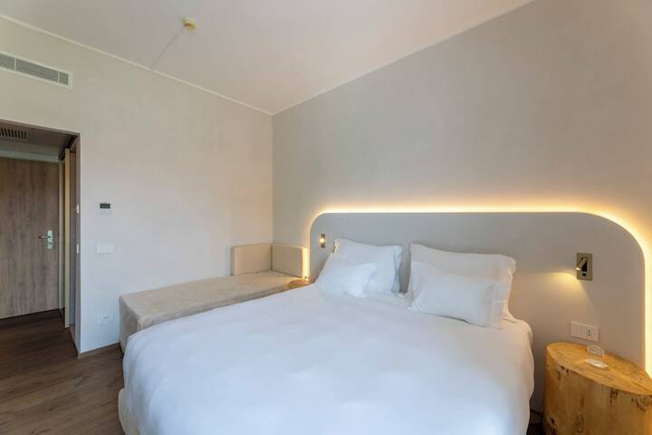 Room 2 of 90