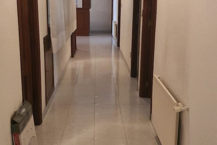 Room 6 of 10