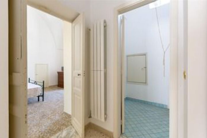 Room 16 of 34