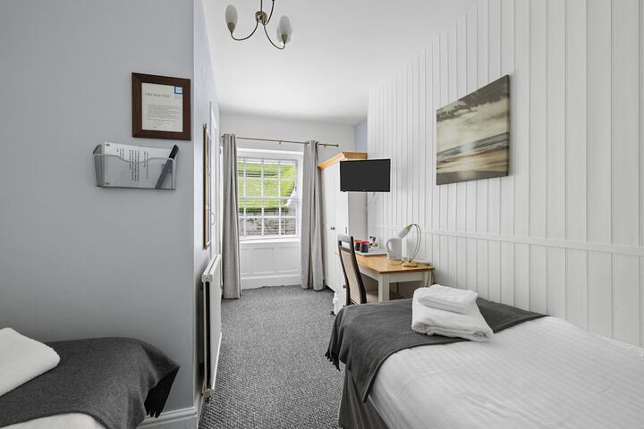 Room 26 of 106