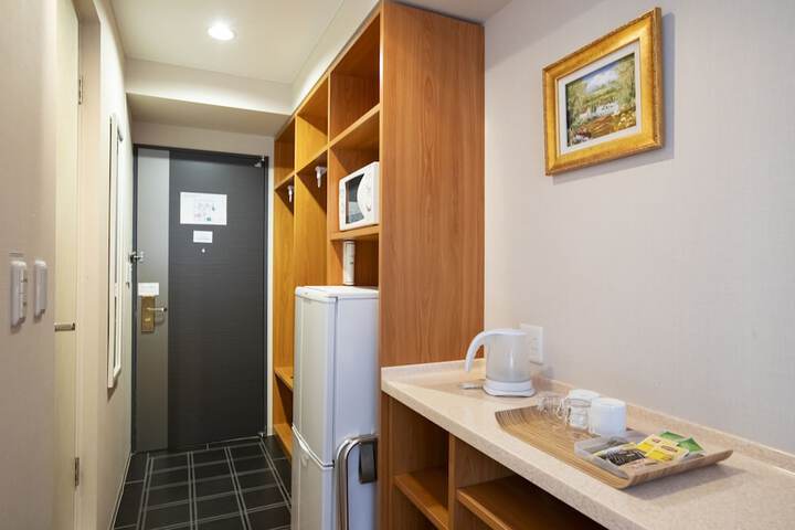Room 17 of 32