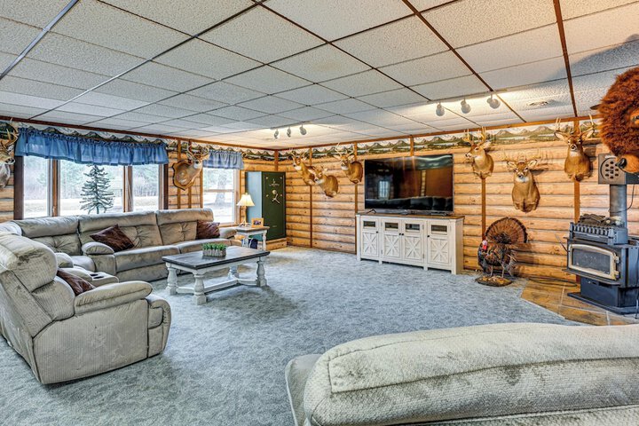 Cozy Cass City Retreat w / Spacious Deck!