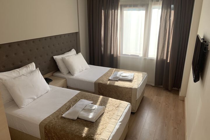 Room 4 of 13