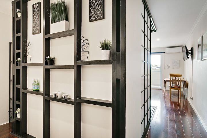 Room 4 of 18