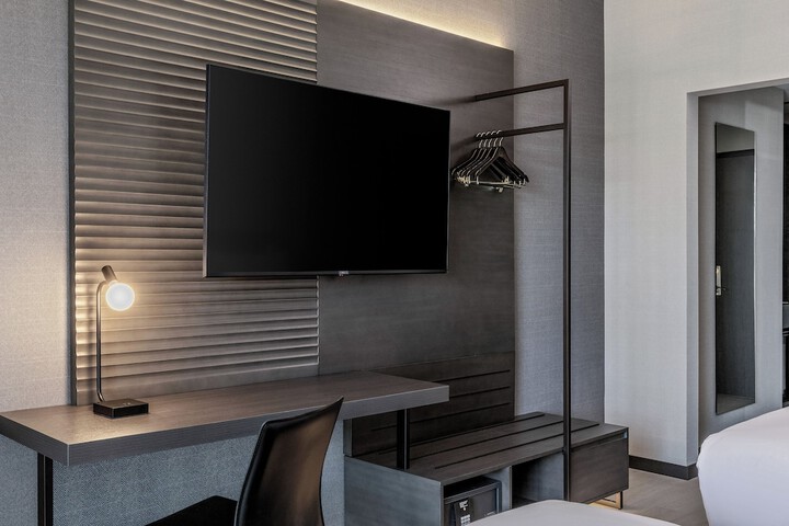 Room 9 of 31