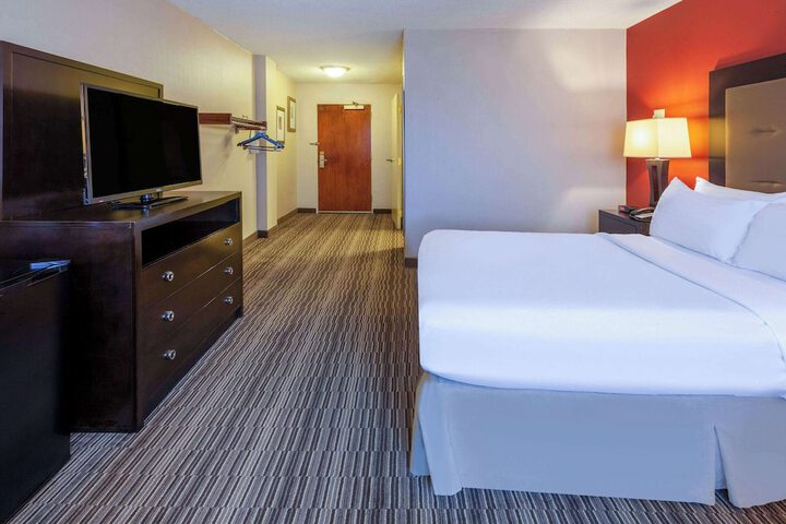 1 King Bed (1 of 2)