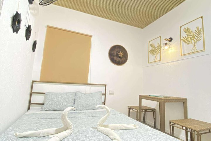 Room 10 of 84