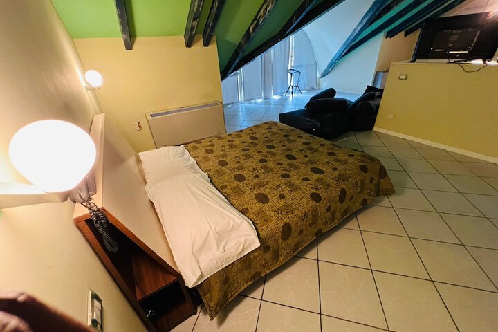 Room 4 of 64