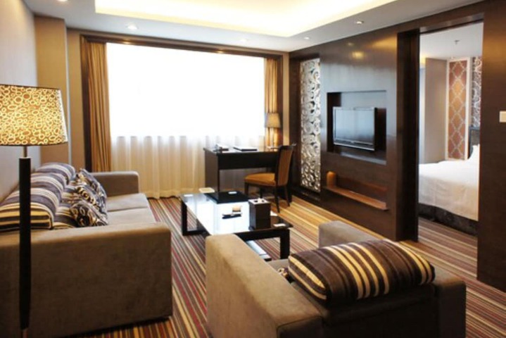 Room 6 of 33
