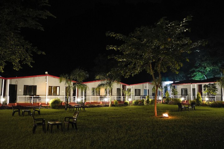 Hotel Exterior 34 of 47